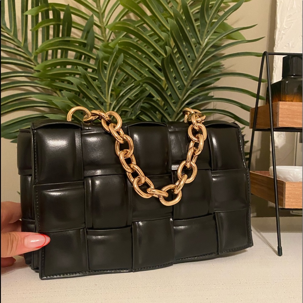 Black puffy quilt purse!